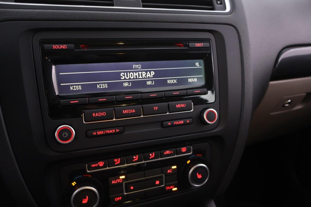 VOLKSWAGEN Jetta 2012