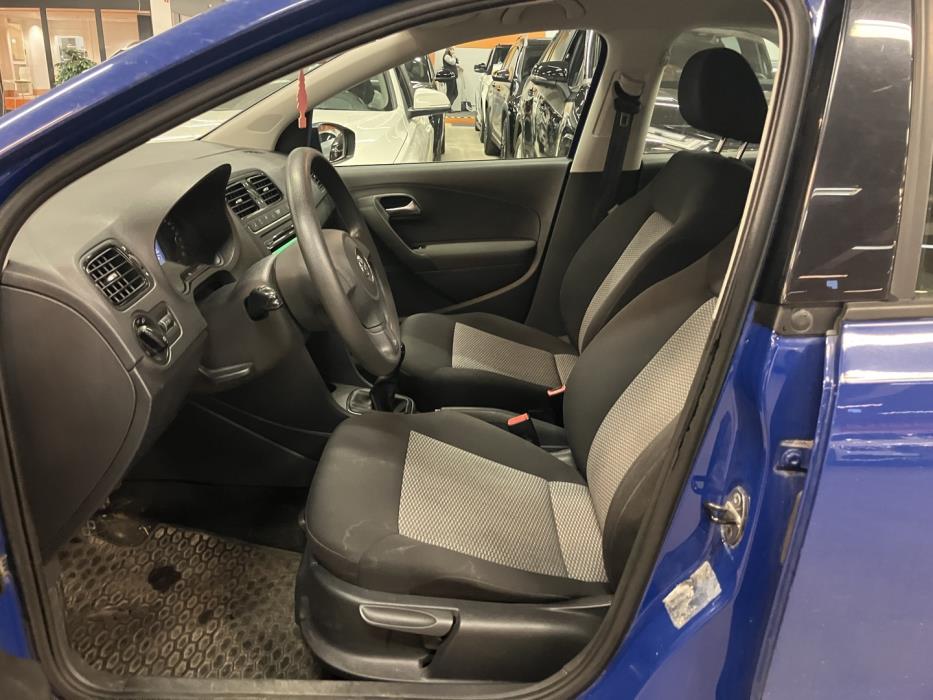 VOLKSWAGEN Polo 2013