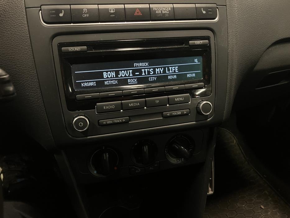 VOLKSWAGEN Polo 2013