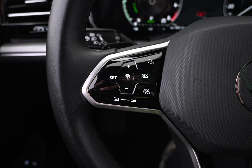 VOLKSWAGEN Touareg 2023