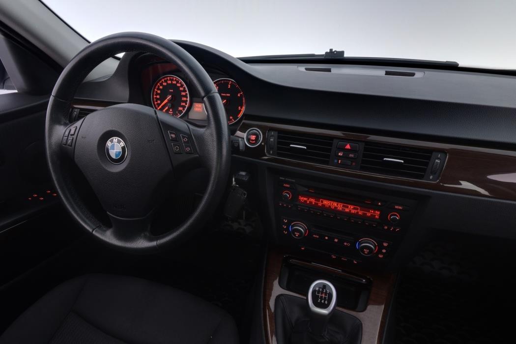 BMW 320 2009