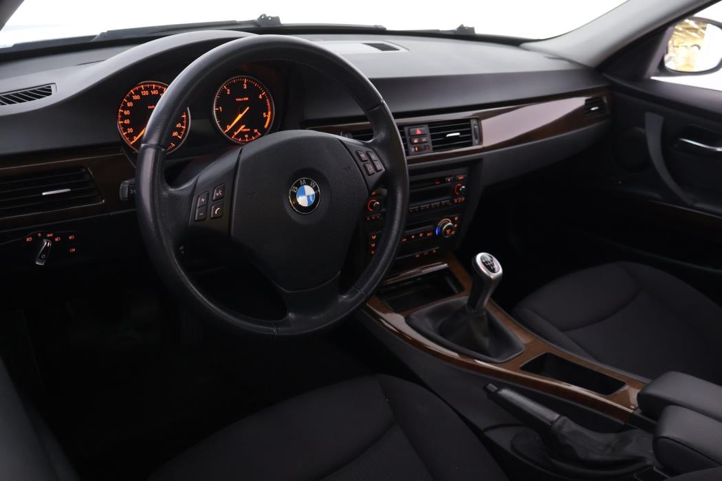 BMW 320 2009