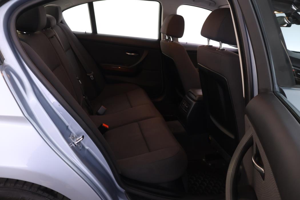 BMW 320 2009
