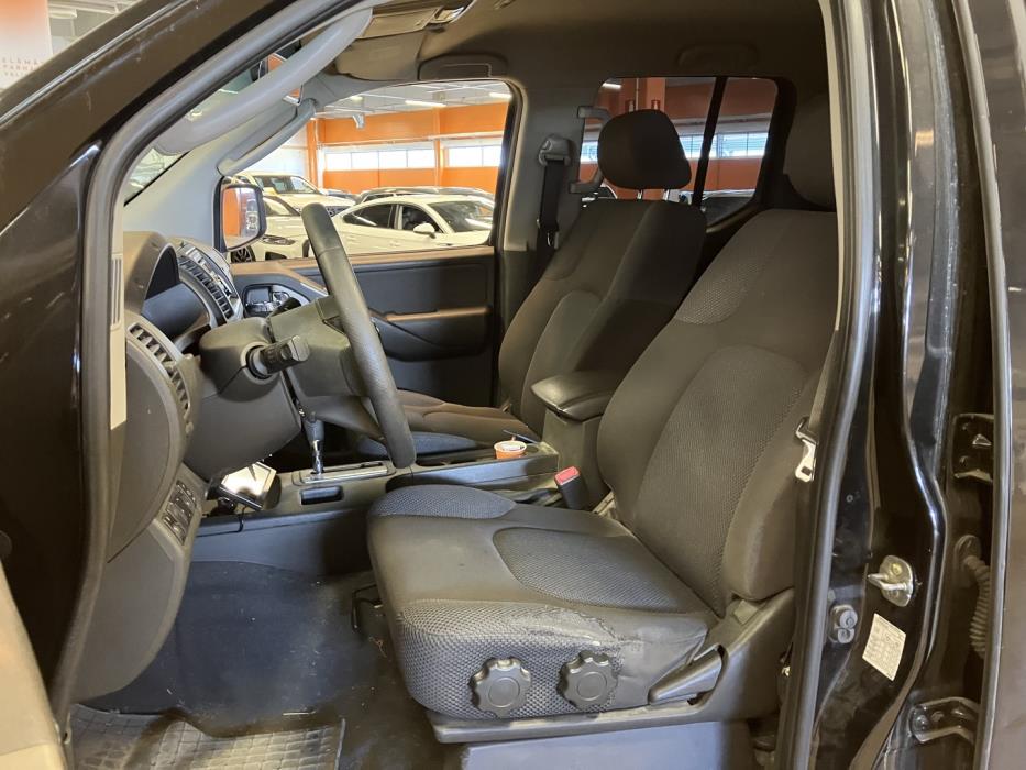 NISSAN Navara 2009