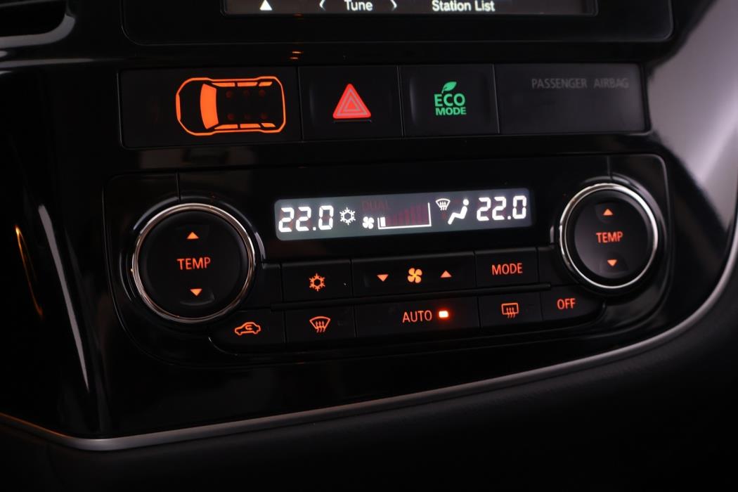 MITSUBISHI Outlander 2014