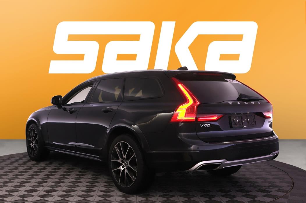 VOLVO V90 Cross Country 2017