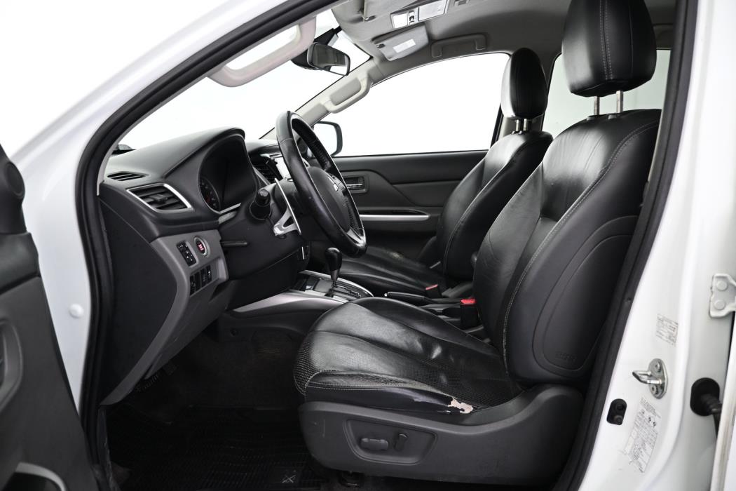 MITSUBISHI L200 2016