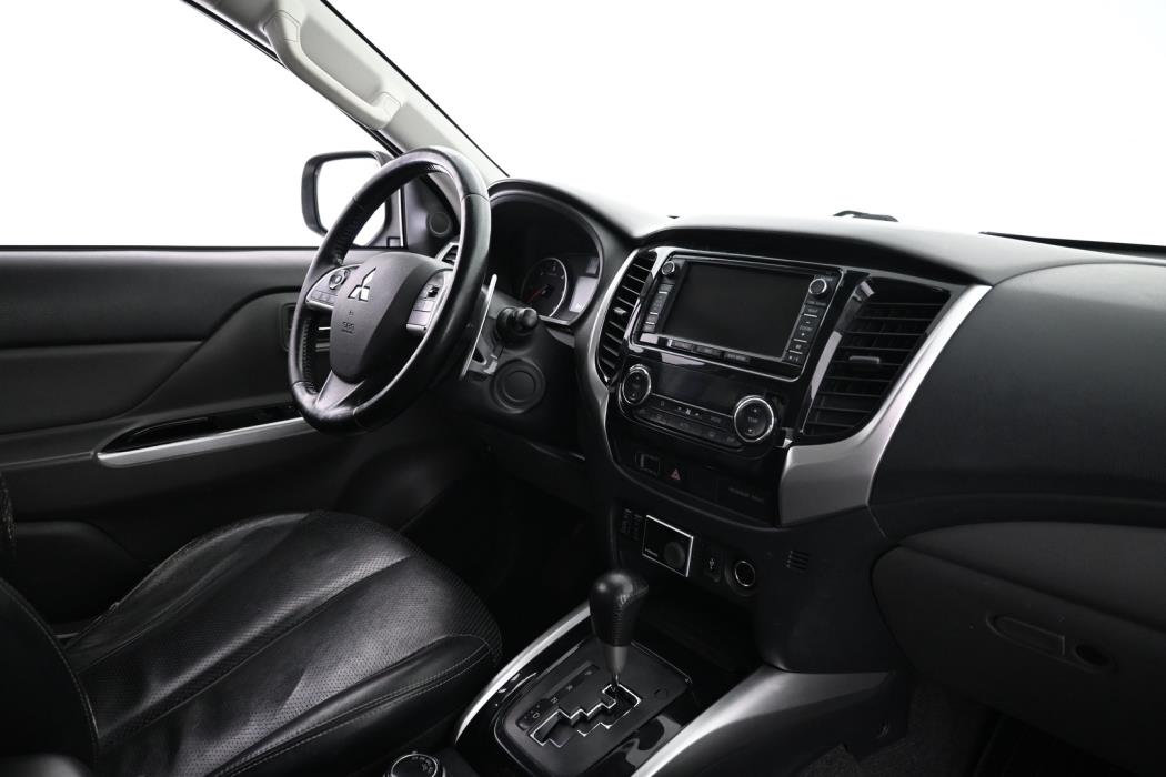 MITSUBISHI L200 2016