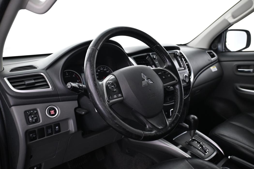 MITSUBISHI L200 2016