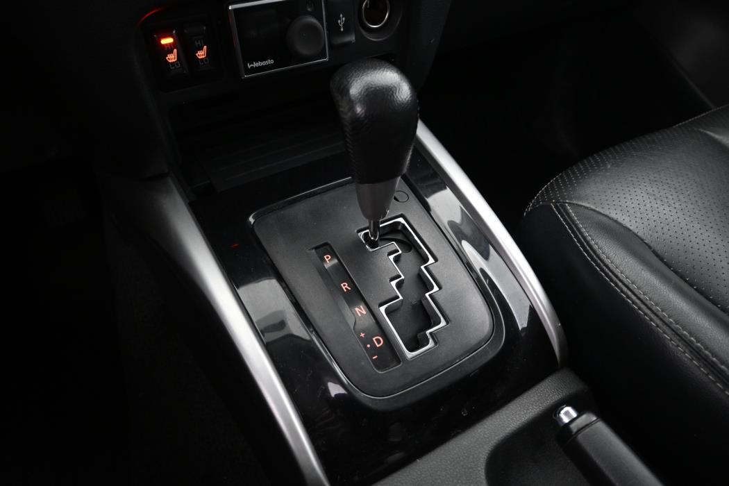 MITSUBISHI L200 2016