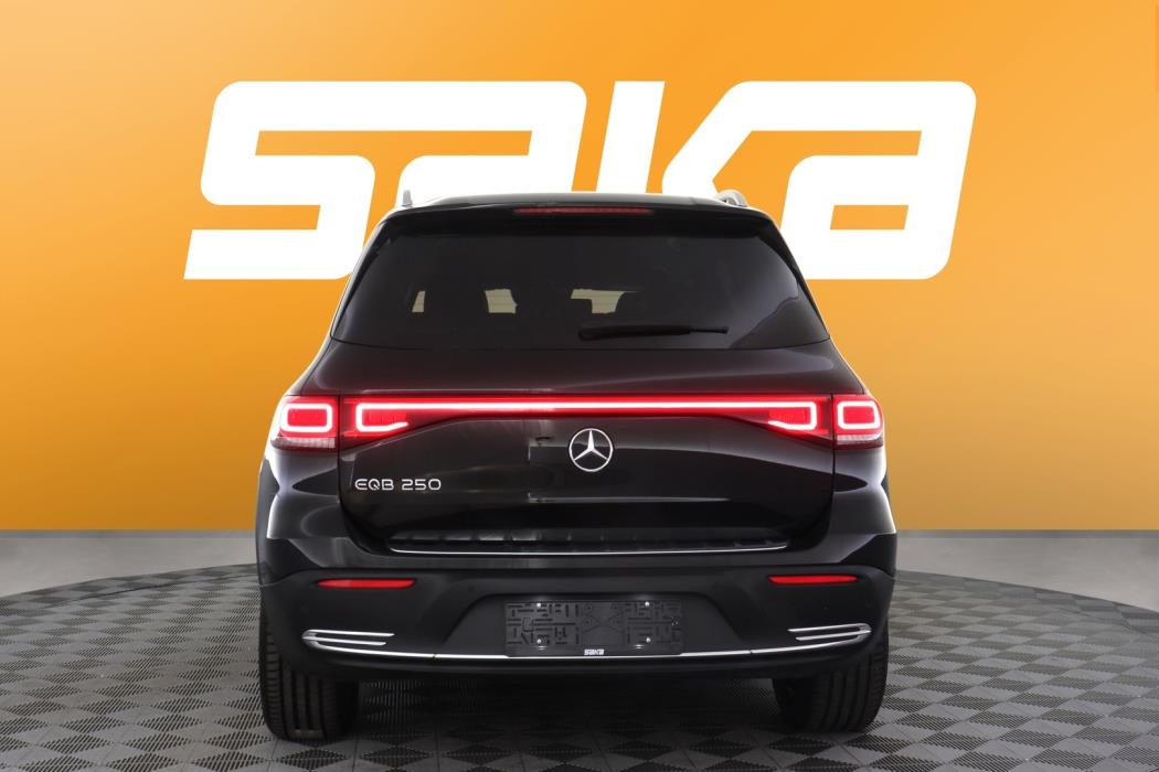 MERCEDES-BENZ EQB 2023