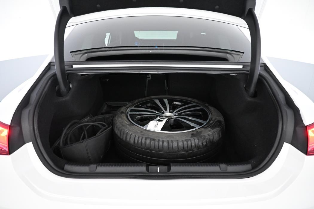 MERCEDES-BENZ EQE 2023