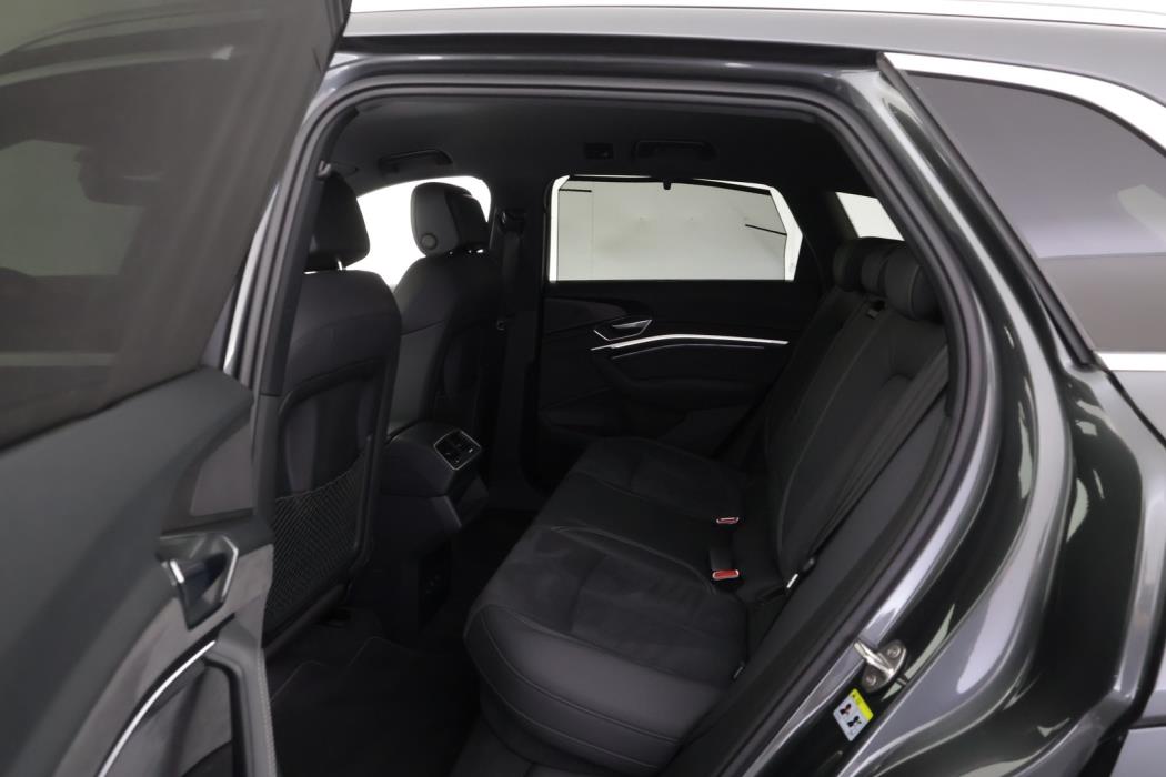 AUDI e-tron 2022