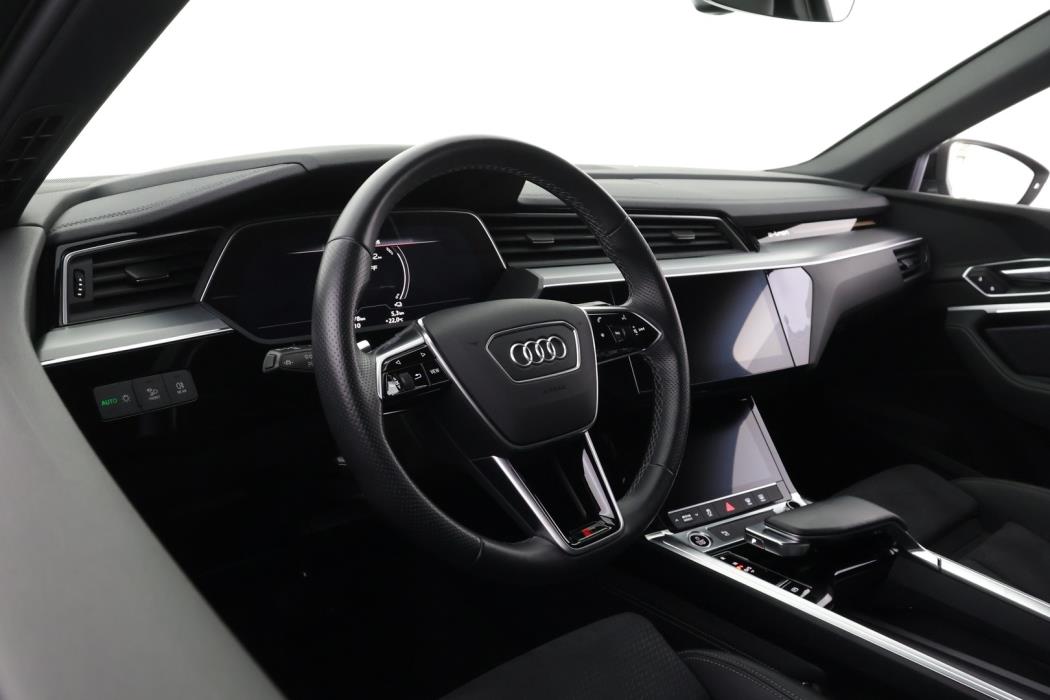 AUDI e-tron 2022