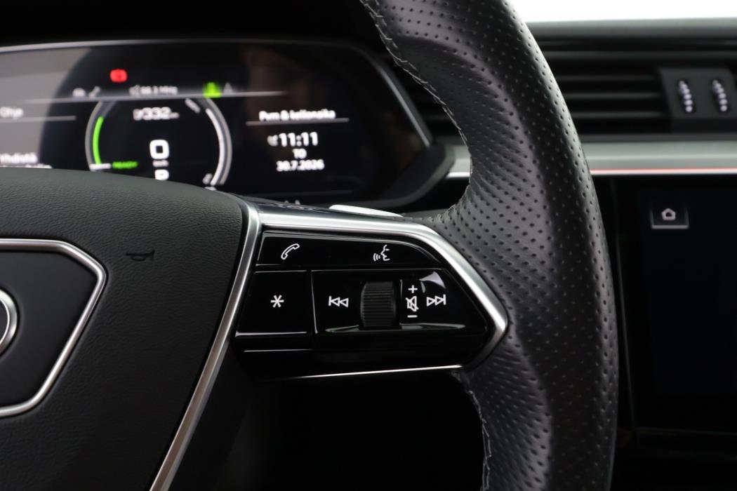 AUDI e-tron 2022