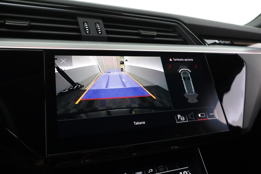 AUDI e-tron 2022