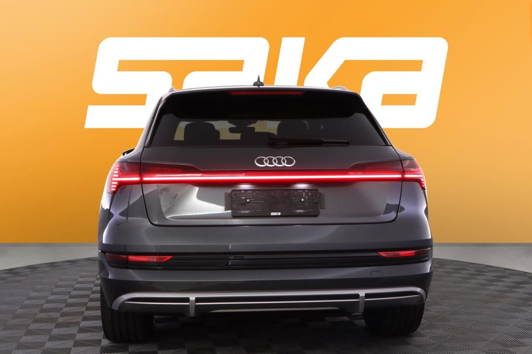 AUDI e-tron 2022