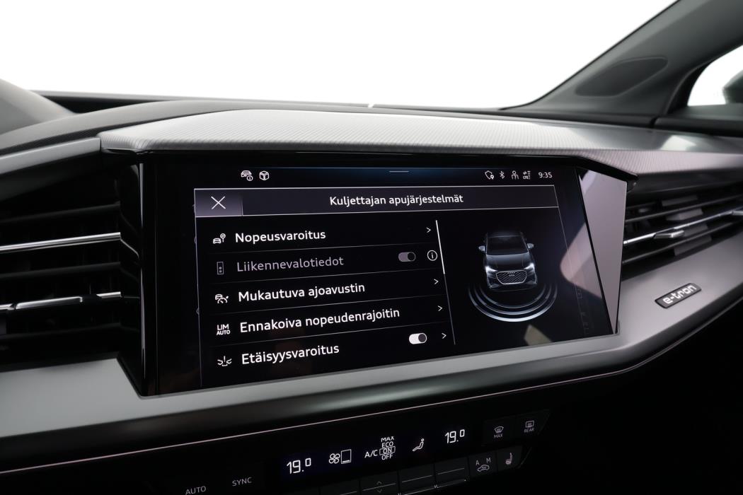 AUDI Q4 e-tron 2022