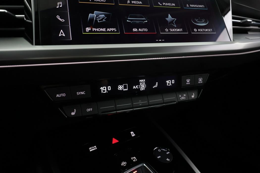 AUDI Q4 e-tron 2022