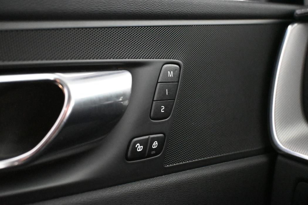 VOLVO XC60 2020