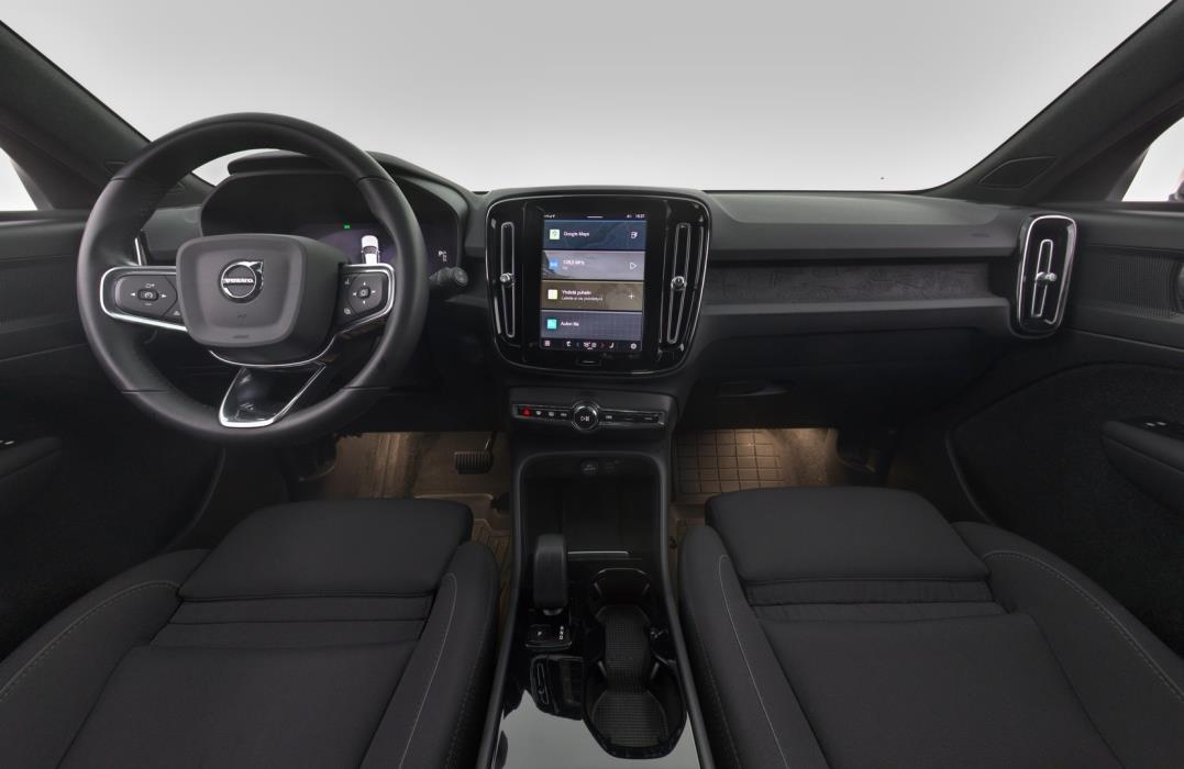 VOLVO XC40 2023