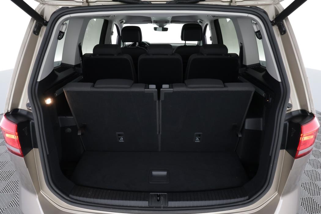 VOLKSWAGEN Touran 2019