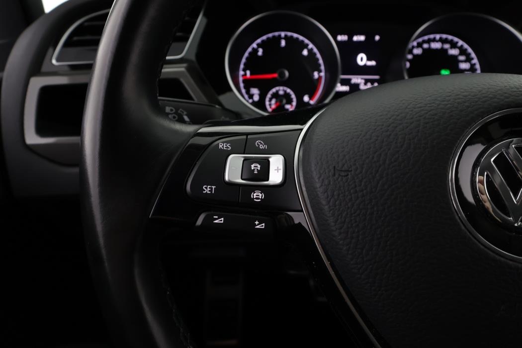 VOLKSWAGEN Touran 2019