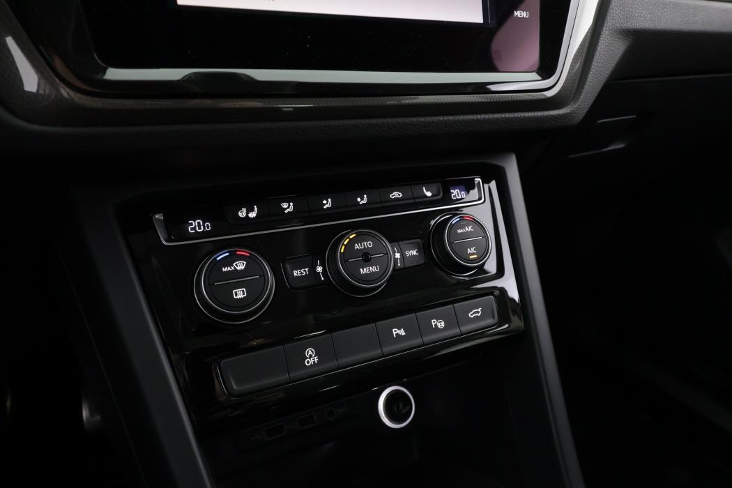 VOLKSWAGEN Touran 2019