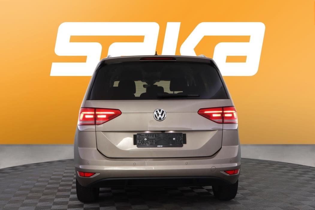 VOLKSWAGEN Touran 2019