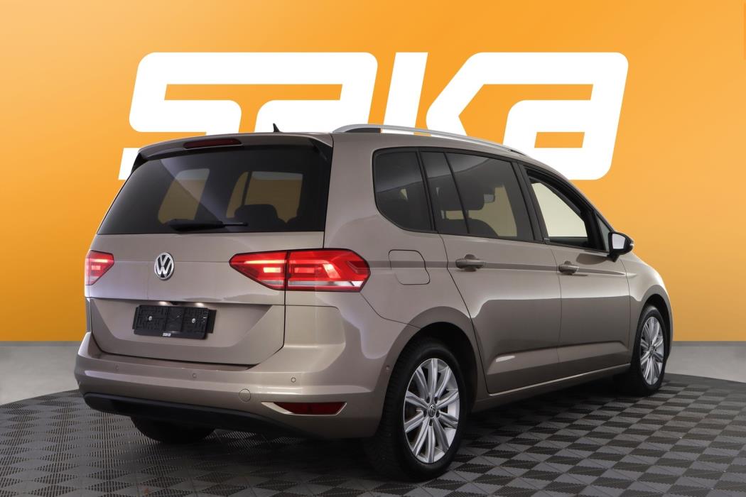 VOLKSWAGEN Touran 2019