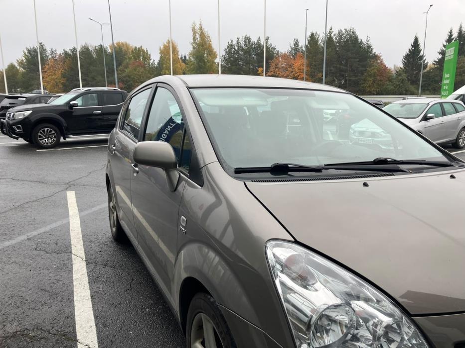 TOYOTA Corolla Verso 2005
