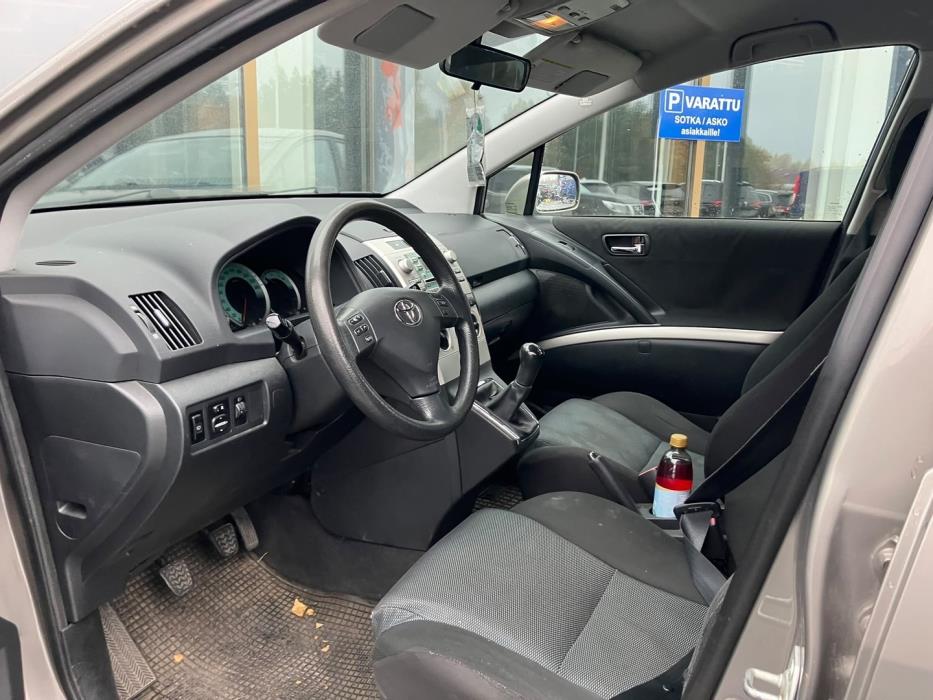 TOYOTA Corolla Verso 2005