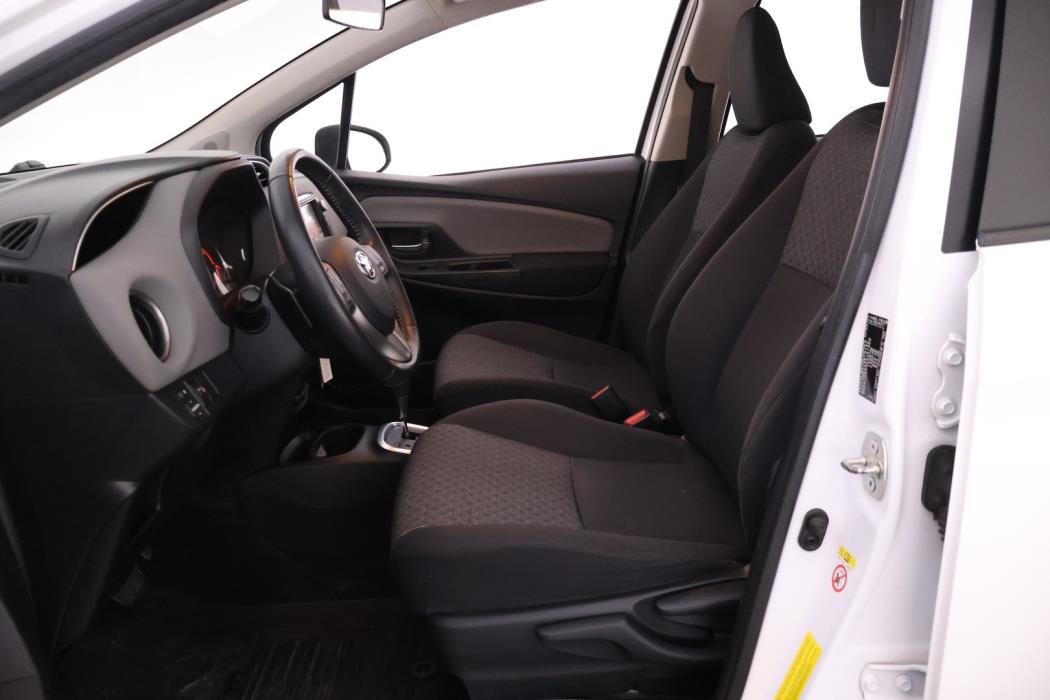 TOYOTA Yaris 2015