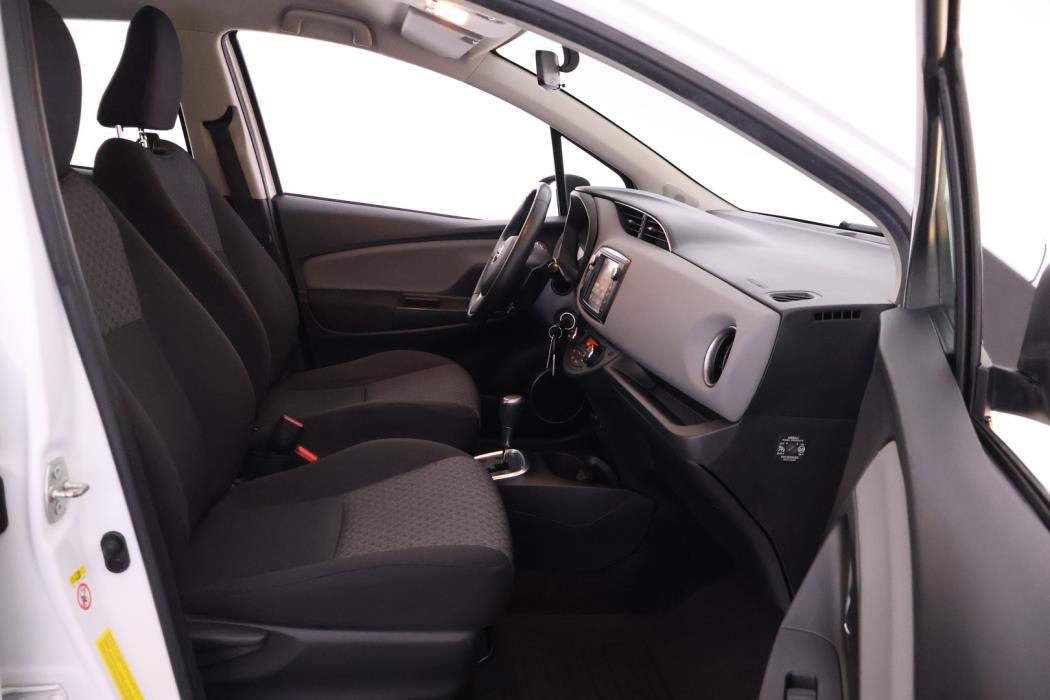 TOYOTA Yaris 2015