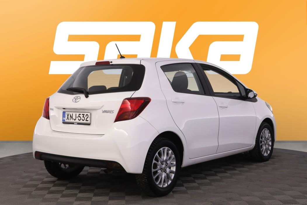 TOYOTA Yaris 2015
