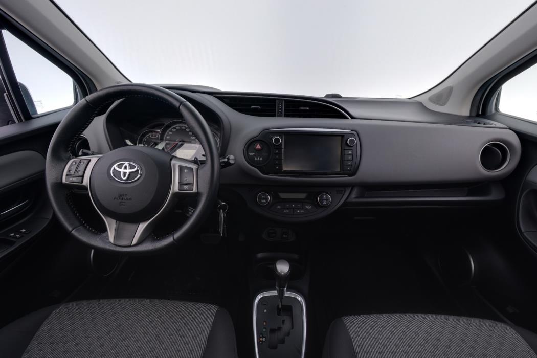 TOYOTA Yaris 2015