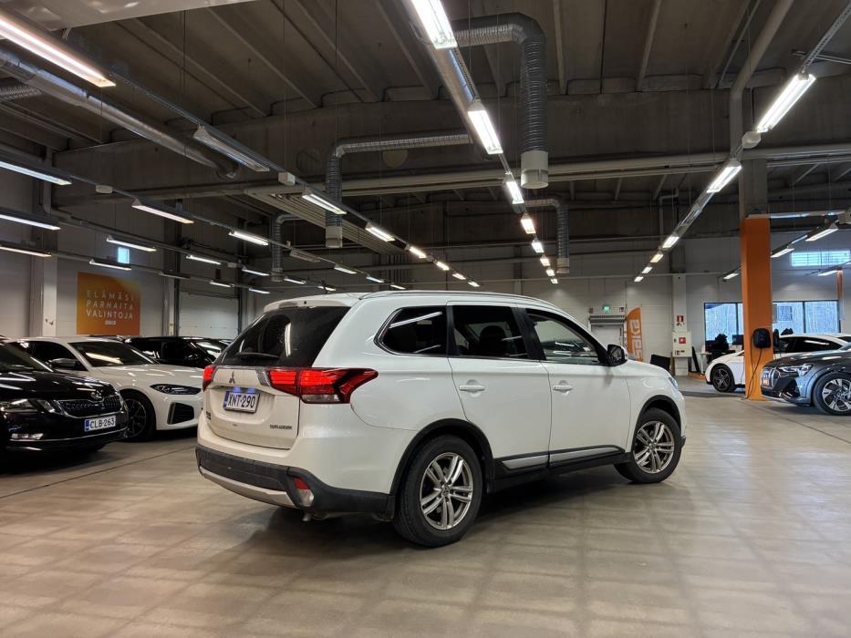 MITSUBISHI Outlander 2016