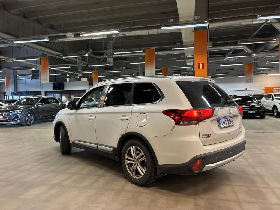 MITSUBISHI Outlander 2016
