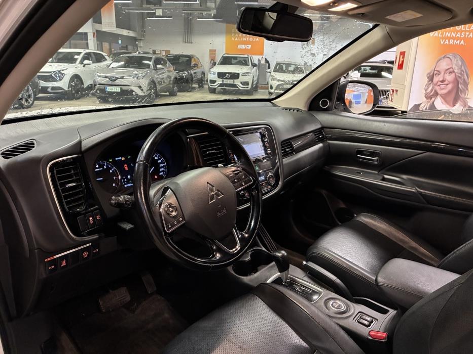 MITSUBISHI Outlander 2016