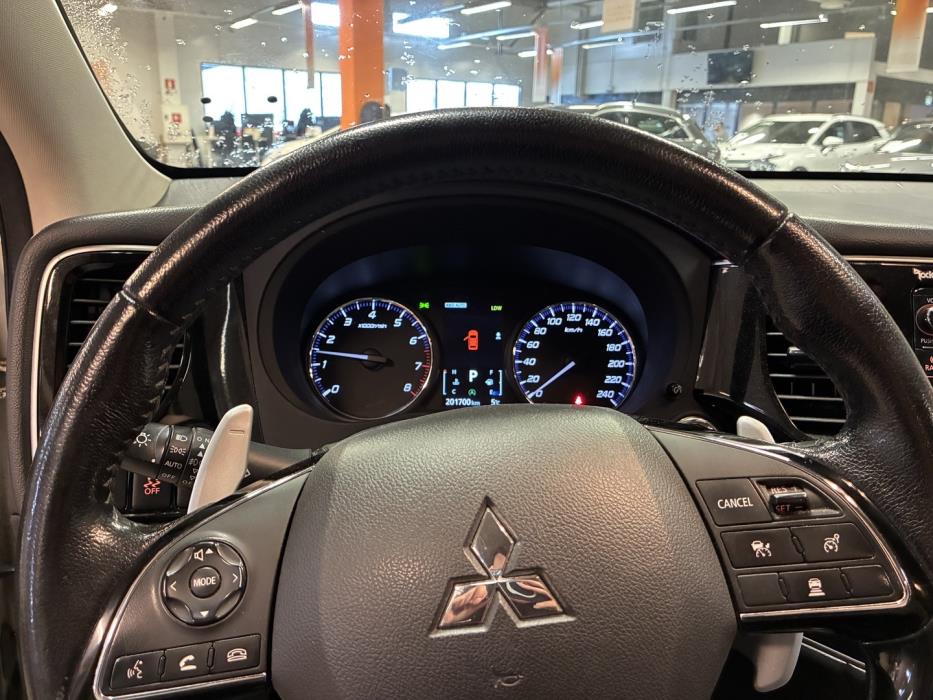 MITSUBISHI Outlander 2016