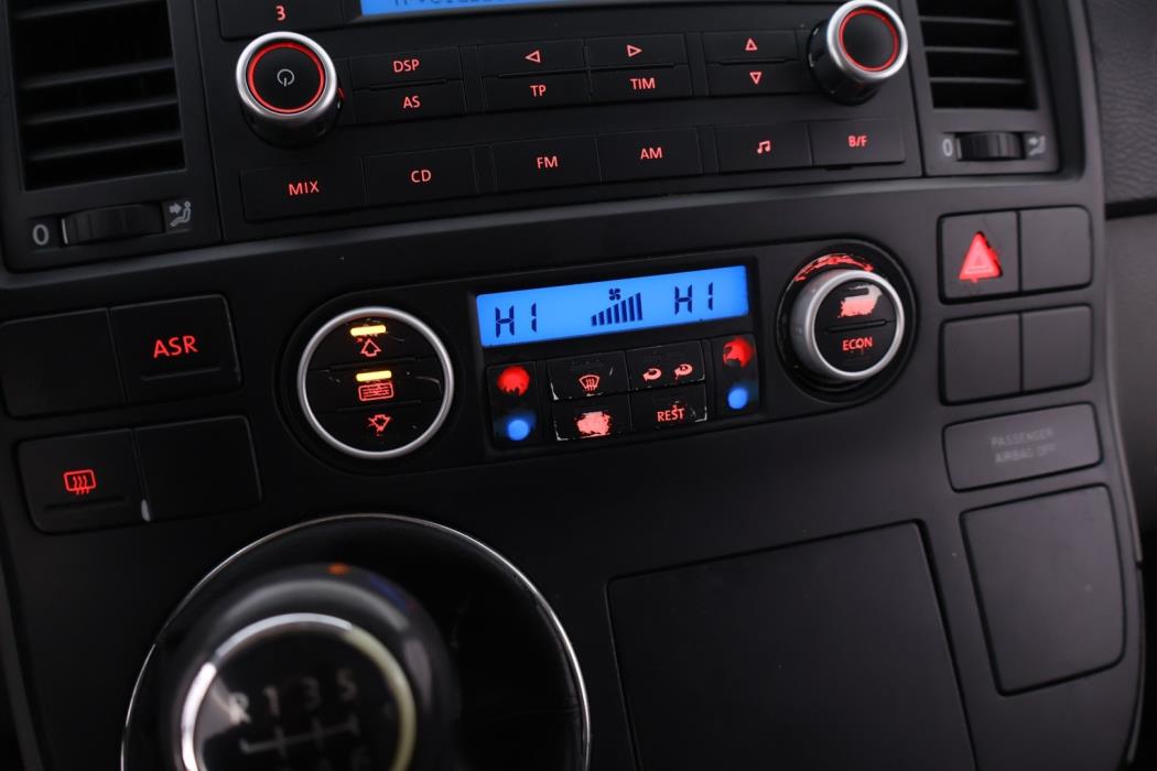 VOLKSWAGEN Multivan 2004