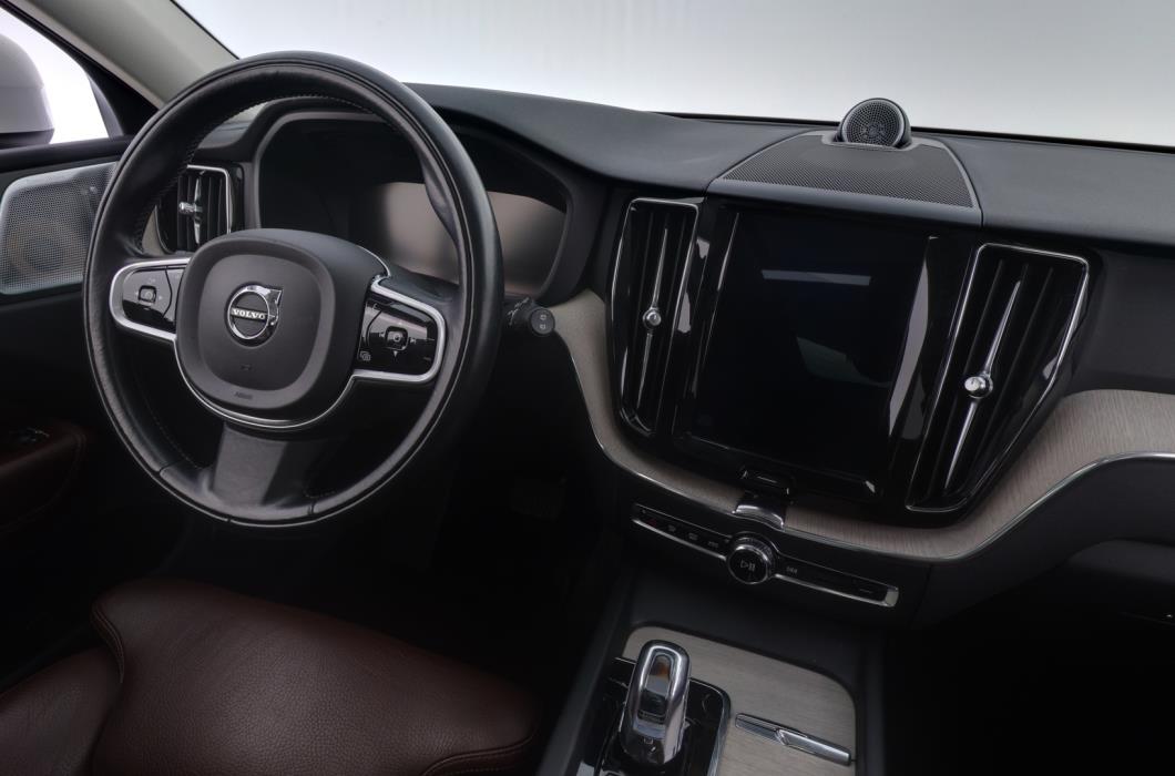 VOLVO XC60 2018