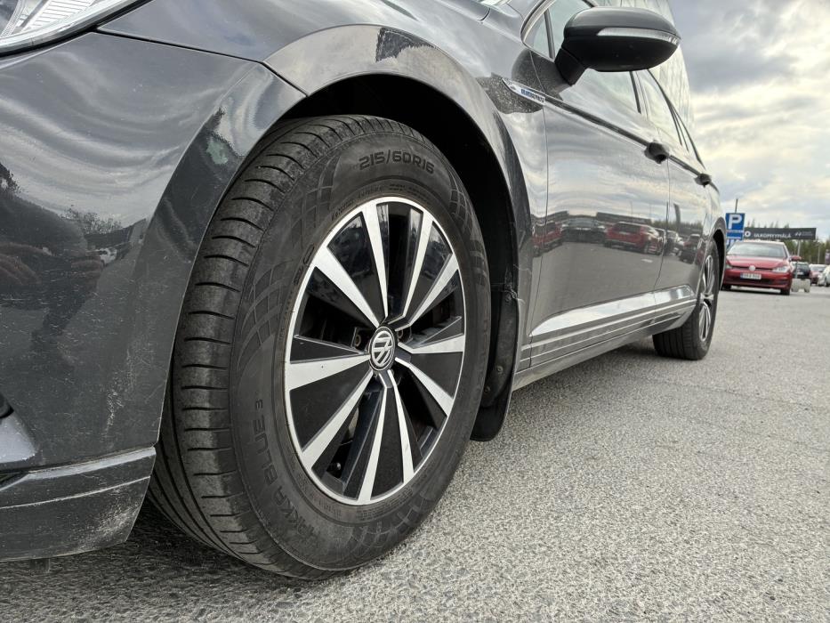 VOLKSWAGEN Passat 2018