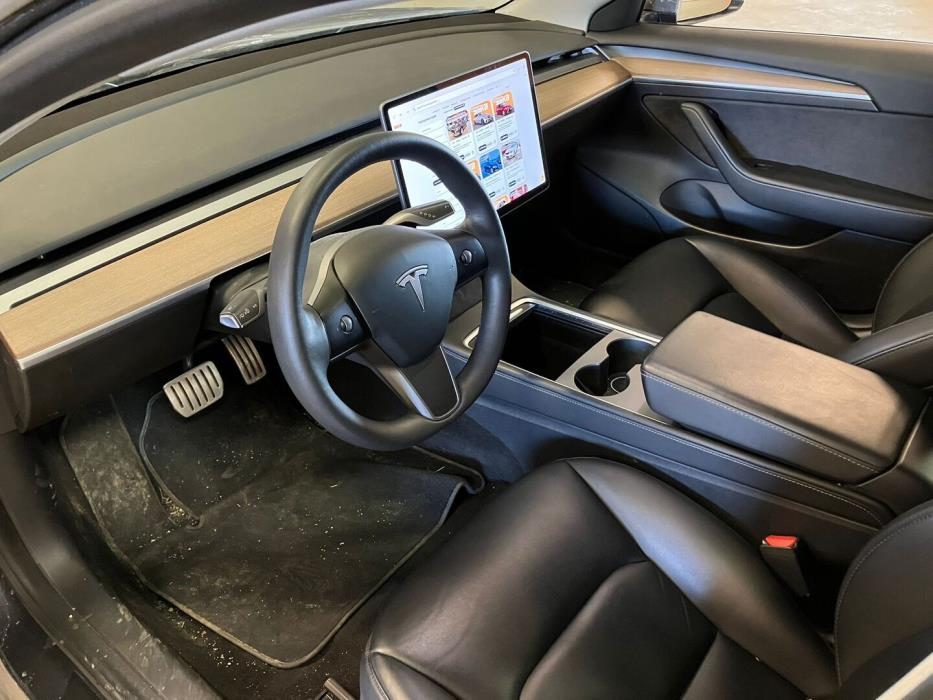 TESLA Model 3 2021
