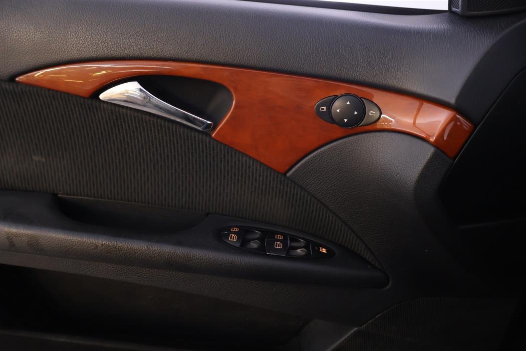 MERCEDES-BENZ E 2009