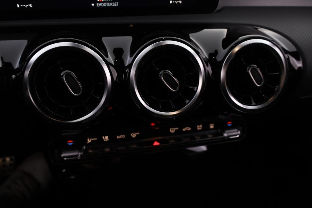 MERCEDES-BENZ A 2020