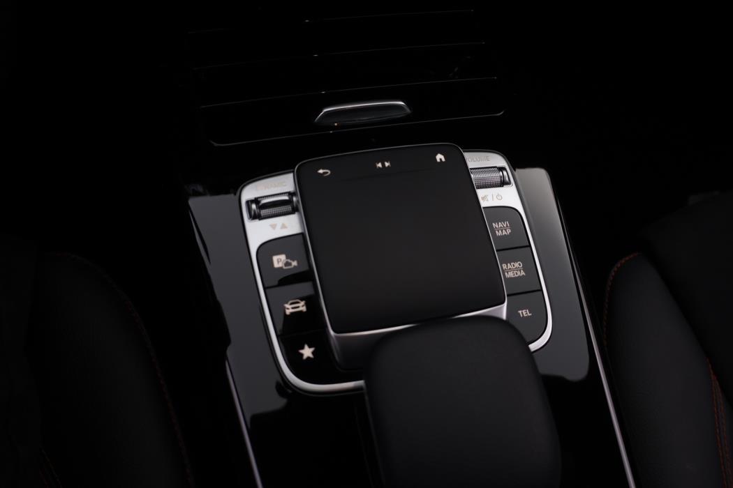 MERCEDES-BENZ A 2020