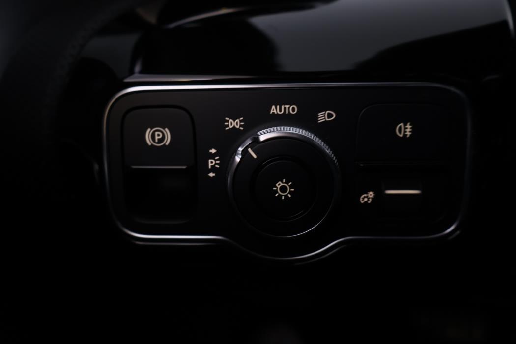 MERCEDES-BENZ A 2020