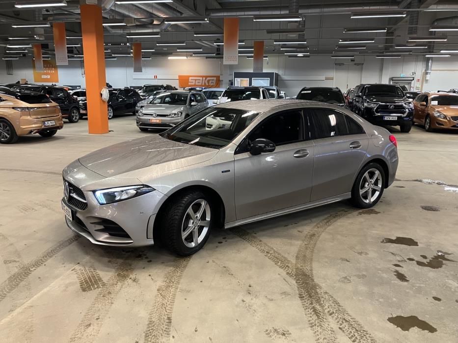 MERCEDES-BENZ A 2020