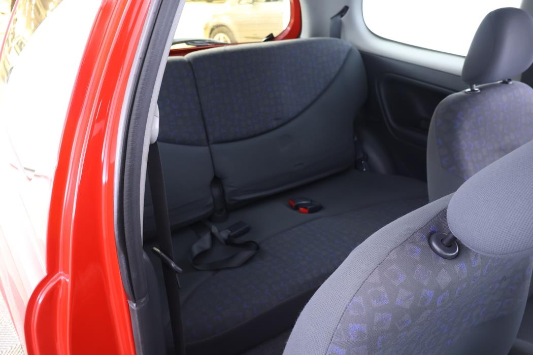 TOYOTA Yaris 2003